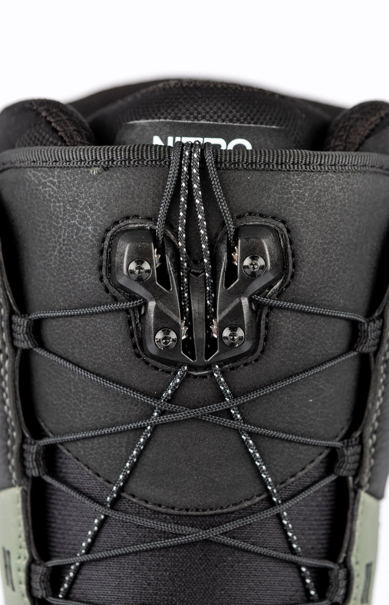 848716-002_Venture-TLS-Step-On_Shadow-Black_Detail-1.jpg