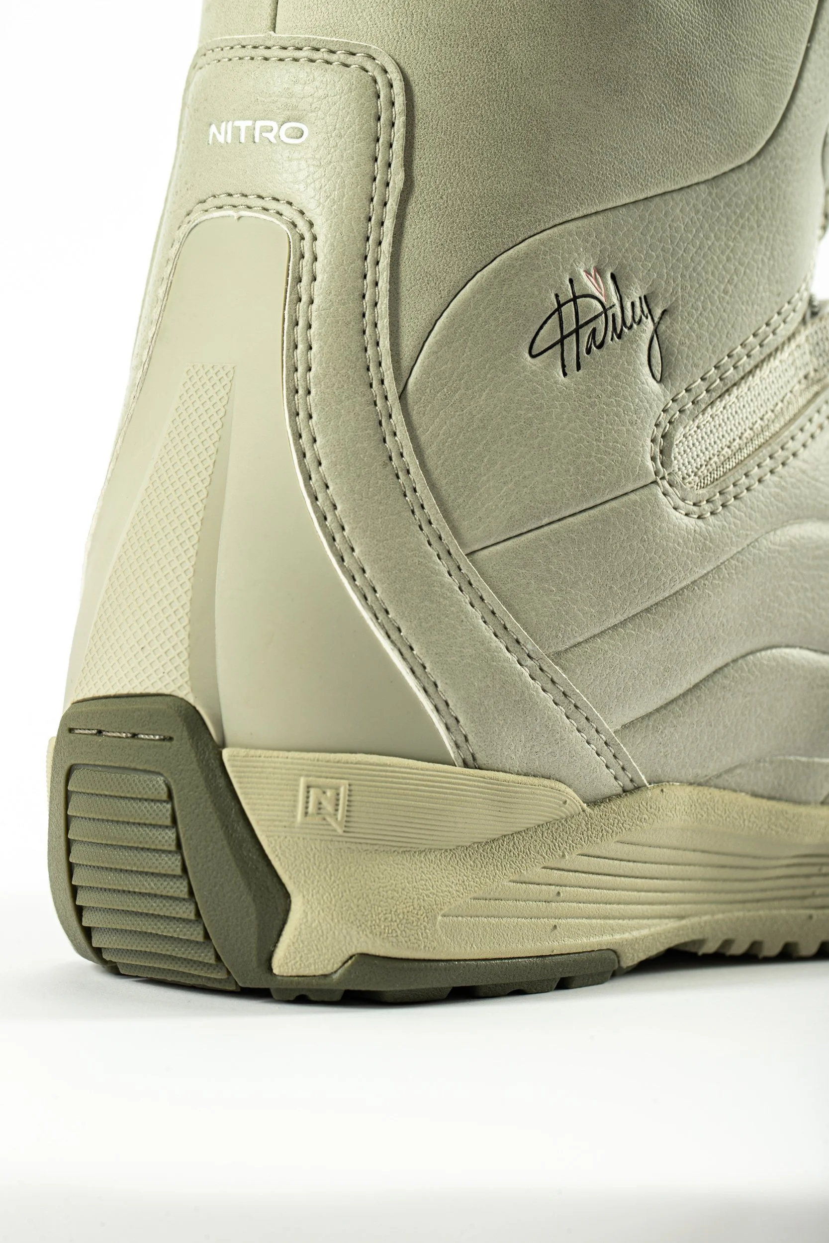 13BT21022-102_Crown-BOA-Womens-Boots_X-Hailey-Langland_Detail-6.jpg