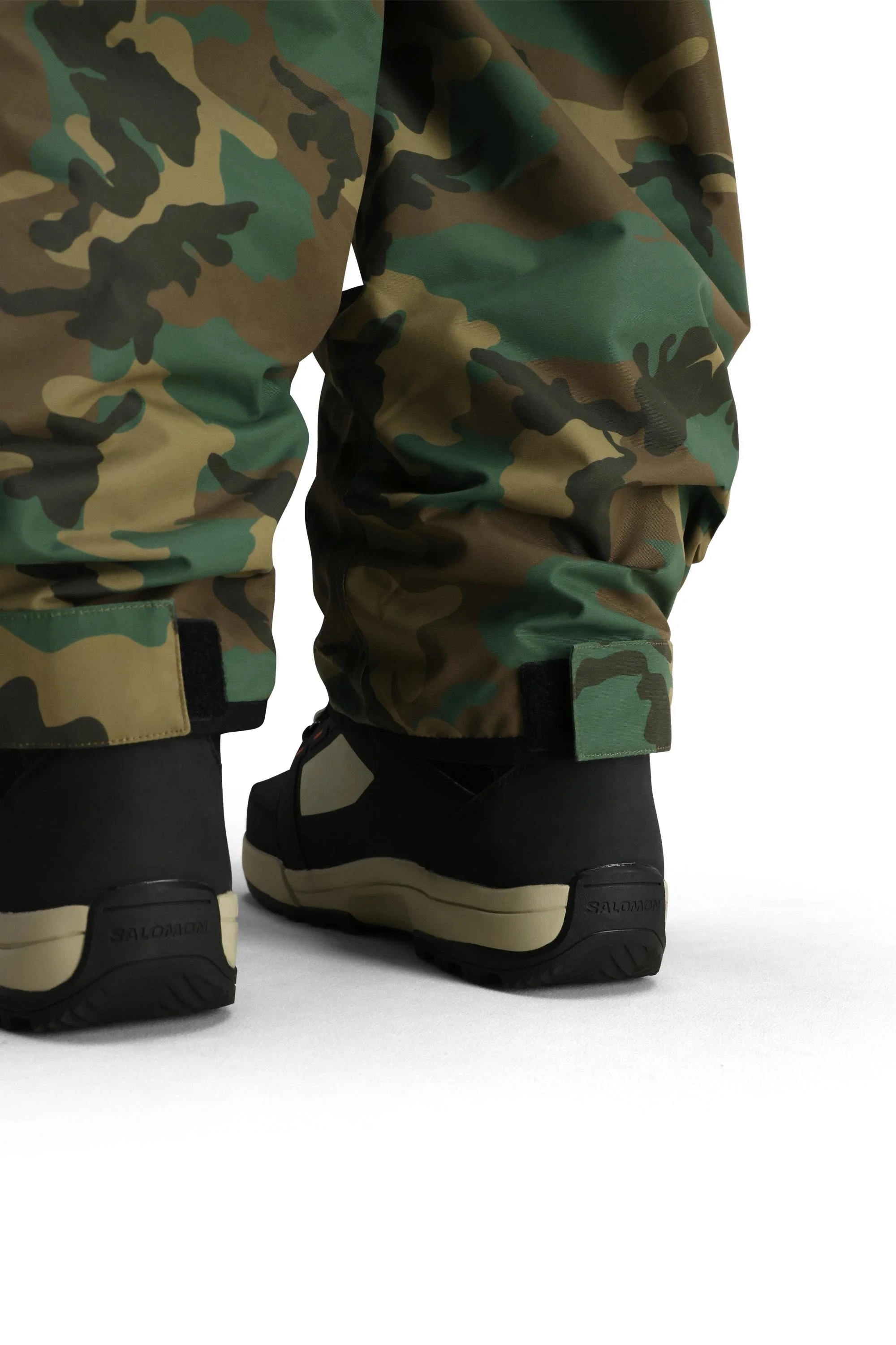 2000X3000_WHT_ESSOX CARGO PANT_M4WN231_CAMO_07.jpg