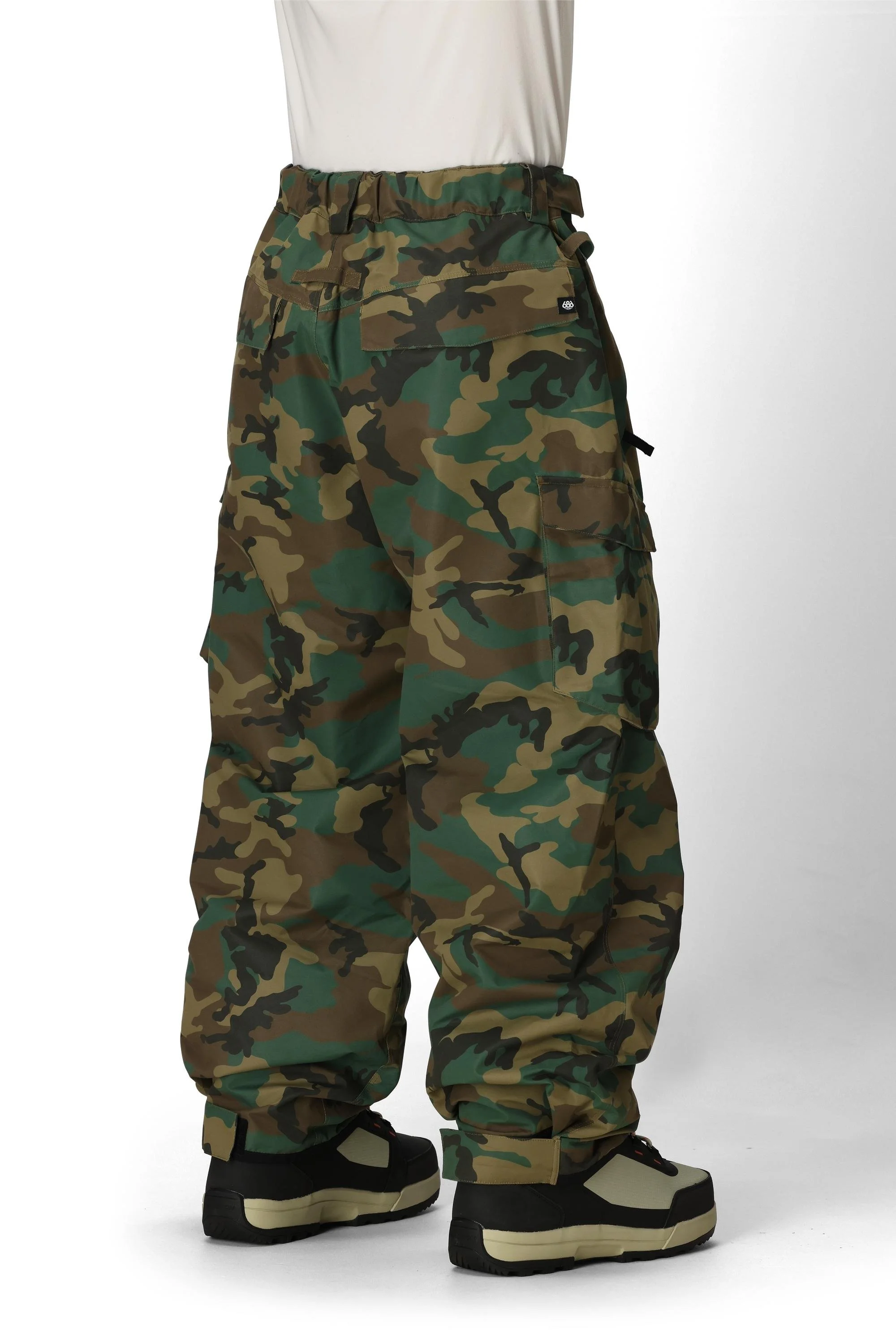 2000X3000_WHT_ESSOX CARGO PANT_M4WN231_CAMO_04.jpg