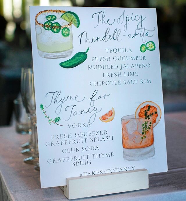 We are here for all things custom, and this signature drinks bar sign was just the perfect way to greet guests and get them excited for an unforgettable evening. 🍹