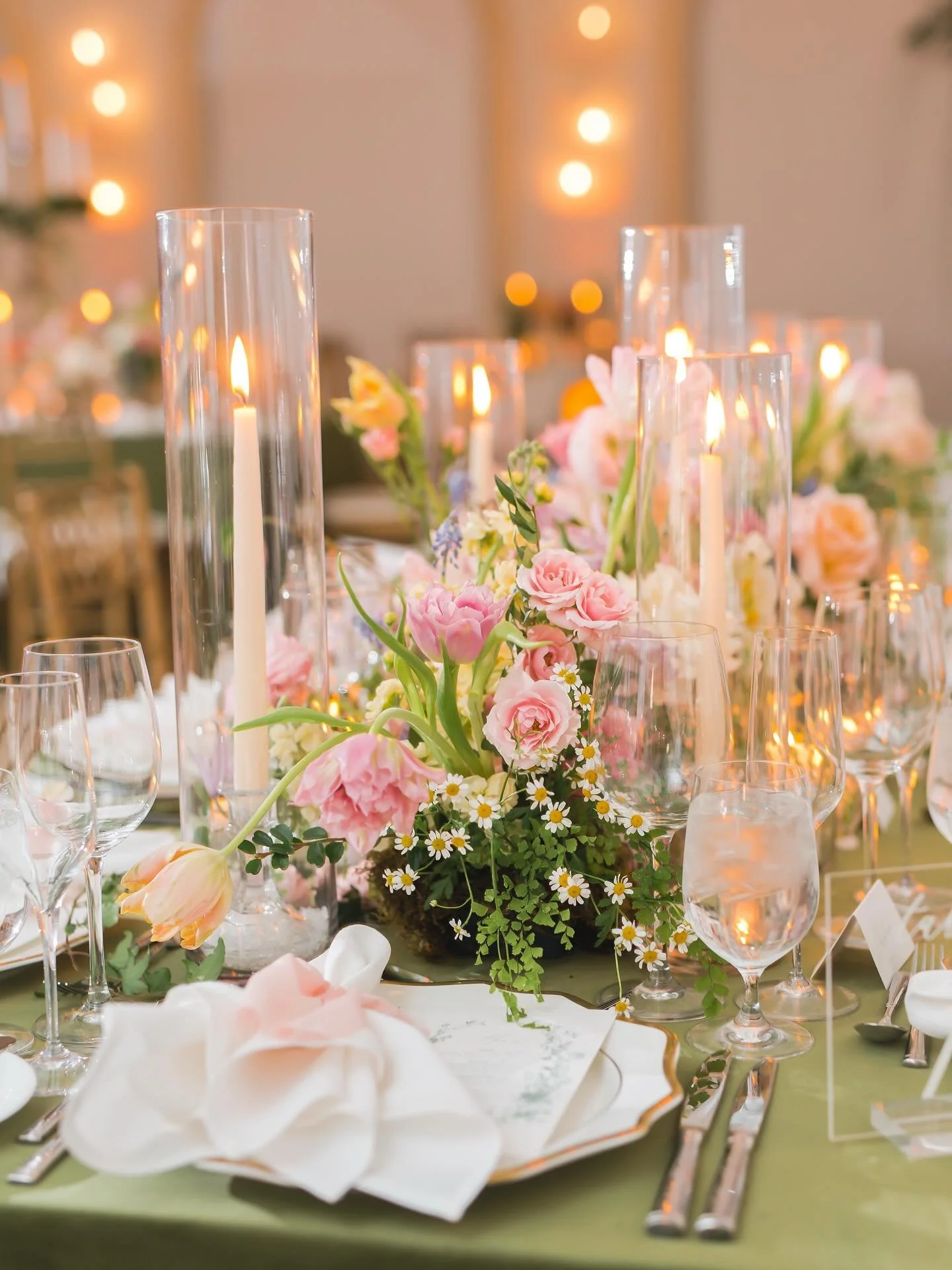 Feeling all the June summer feels&hellip; fresh, abundant, colorful, joyful, exciting, relaxed. How is your June thus far?!

Design and Coordination: @courtneypaigeevents 
Photo: @blinkandcompanyphoto 
Venue: @thecolonypalmbeach 
Florals: @simplyeven