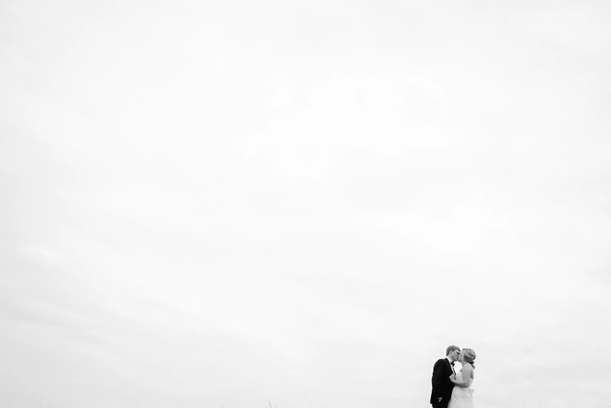 Bride & Groom Kiss under Infinite Sky - Wedding Portrait