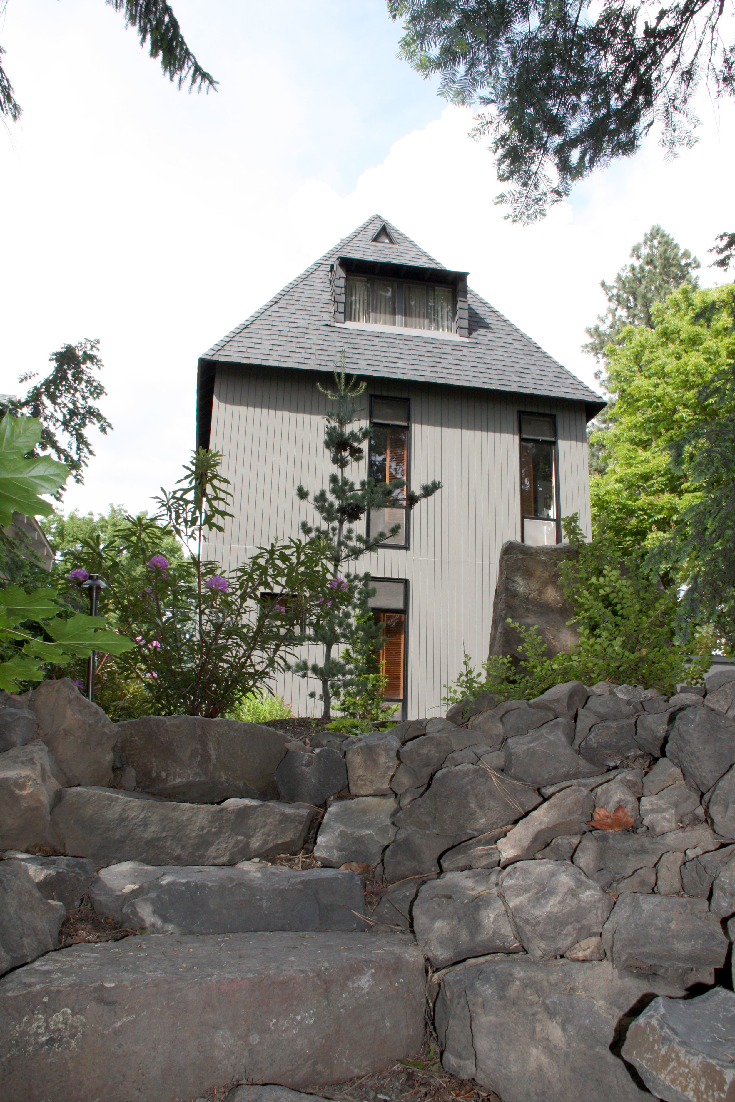 boulder stairs modern house