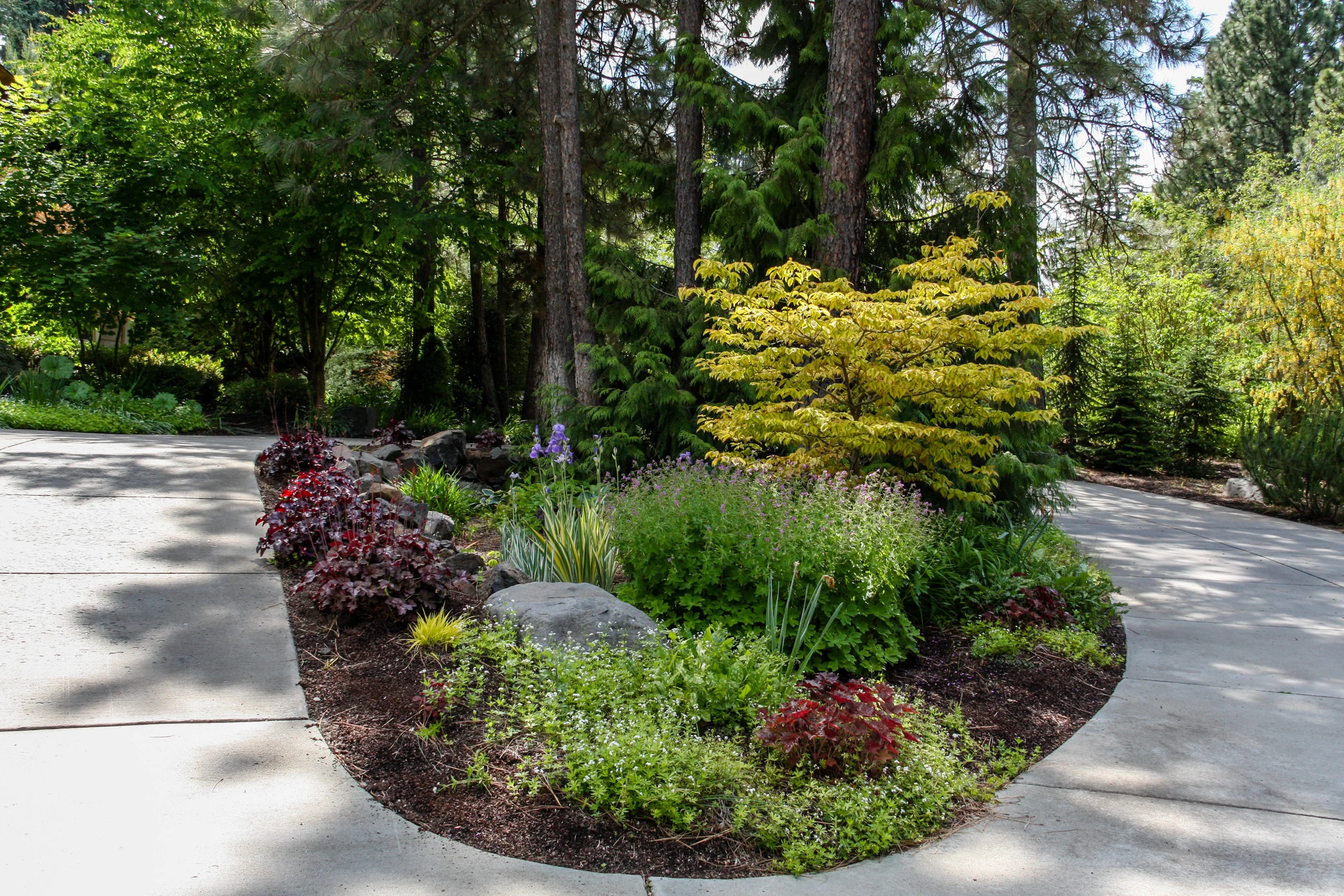 spokane circle driveway island landscaping