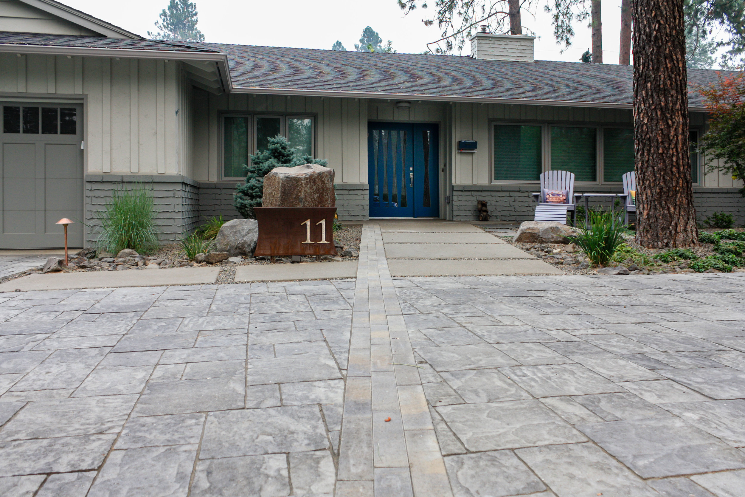 linear paver driveway inlay with sandwashed concrete pathway