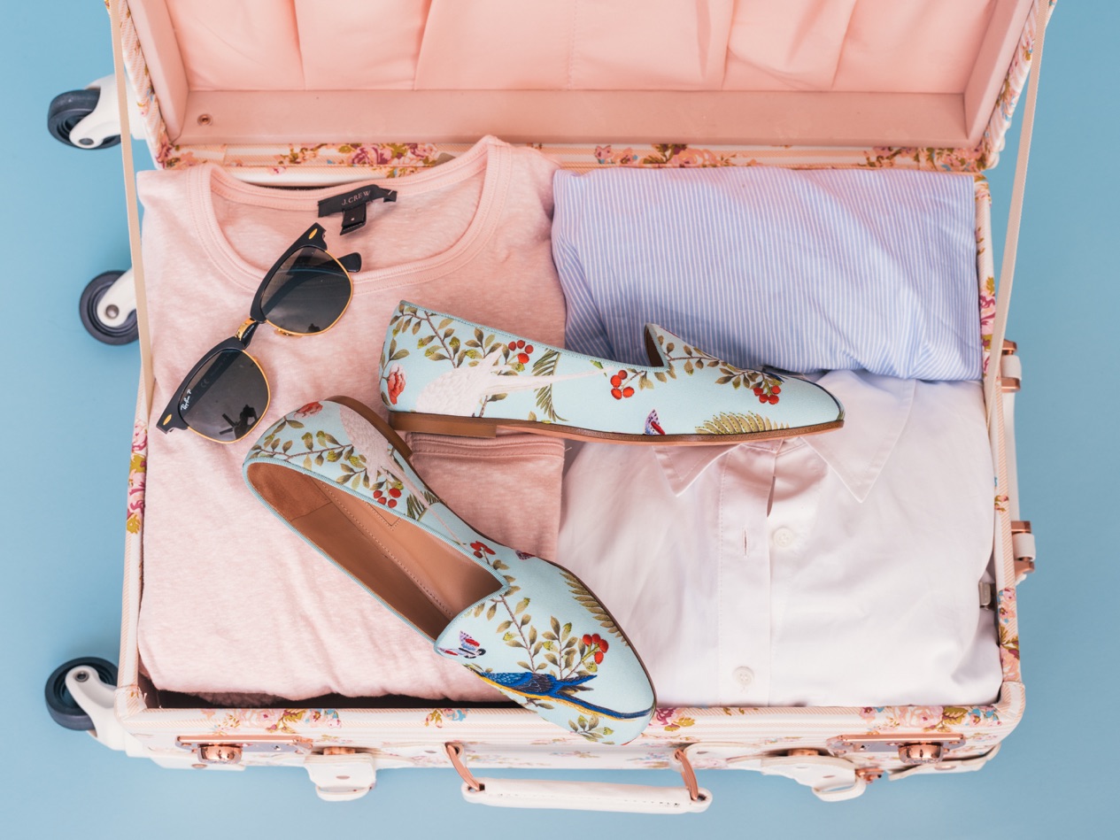 9 TRAVEL PACKING TIPS FROM THE EXPERTS — A Girls' Guide to