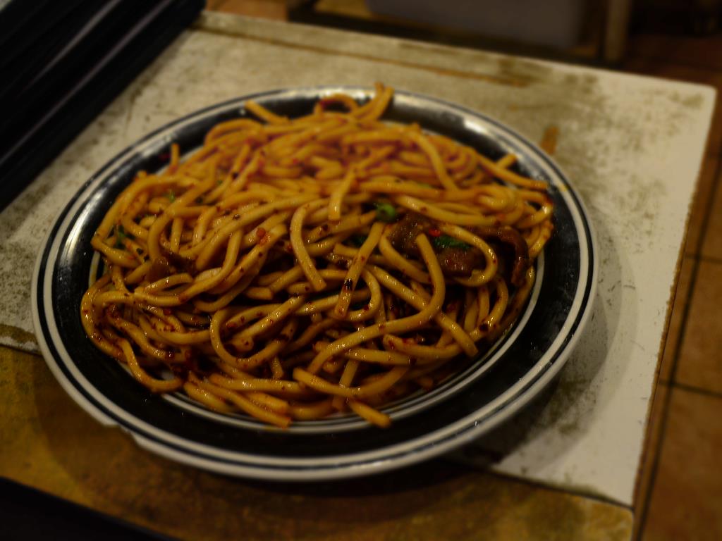 Hot Beef Chow Mein 香辣牛炒面 - beef and thick wheat noodles, stir-fried with garlic, green onion, cilantro