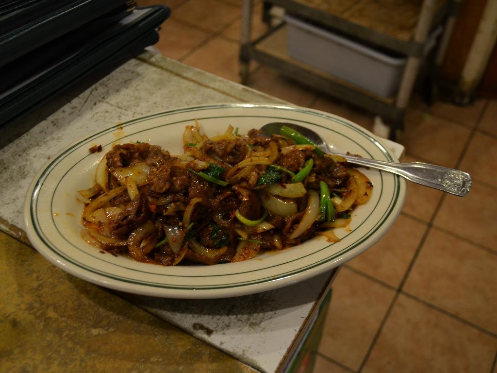 Sichuan Beef 四川牛 - Beef stir-fried with yellow and green onions, cilantro