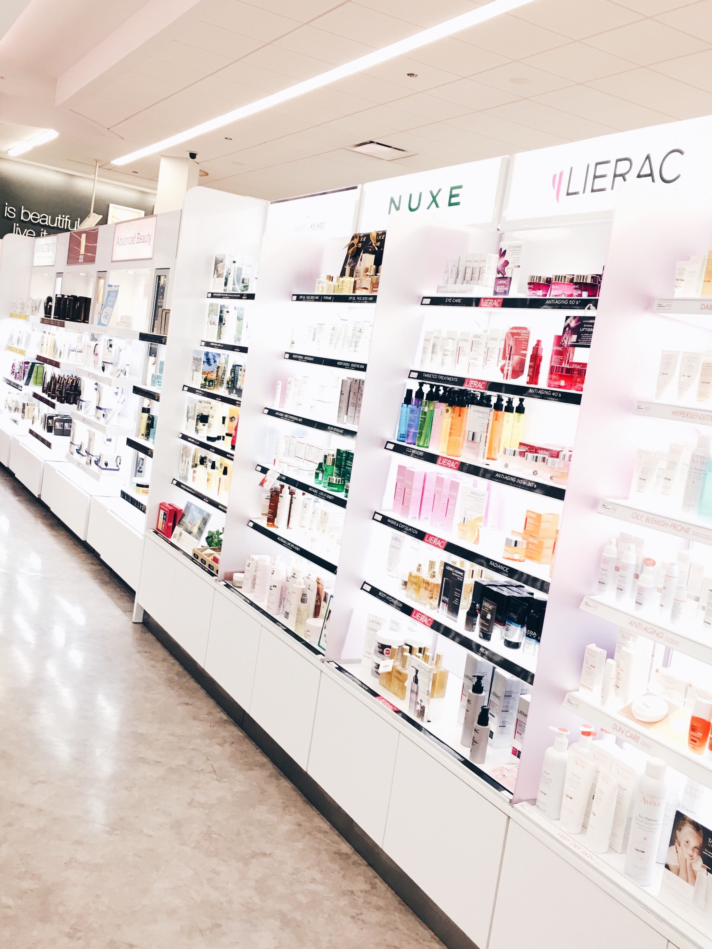 WALGREENS LOOK BOUTIQUE AT CLARK & BROADWAY IN CHICAGO