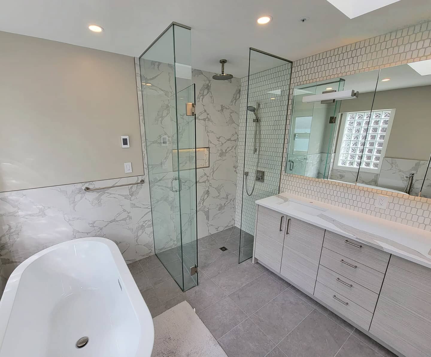 When you think of your dream bathroom, what do you picture? 😍

This bathroom offers a lot of space - from the double vanity with lots of available counter, to the large shower with glass panels and comfy bathtub - this is the kind of space that most