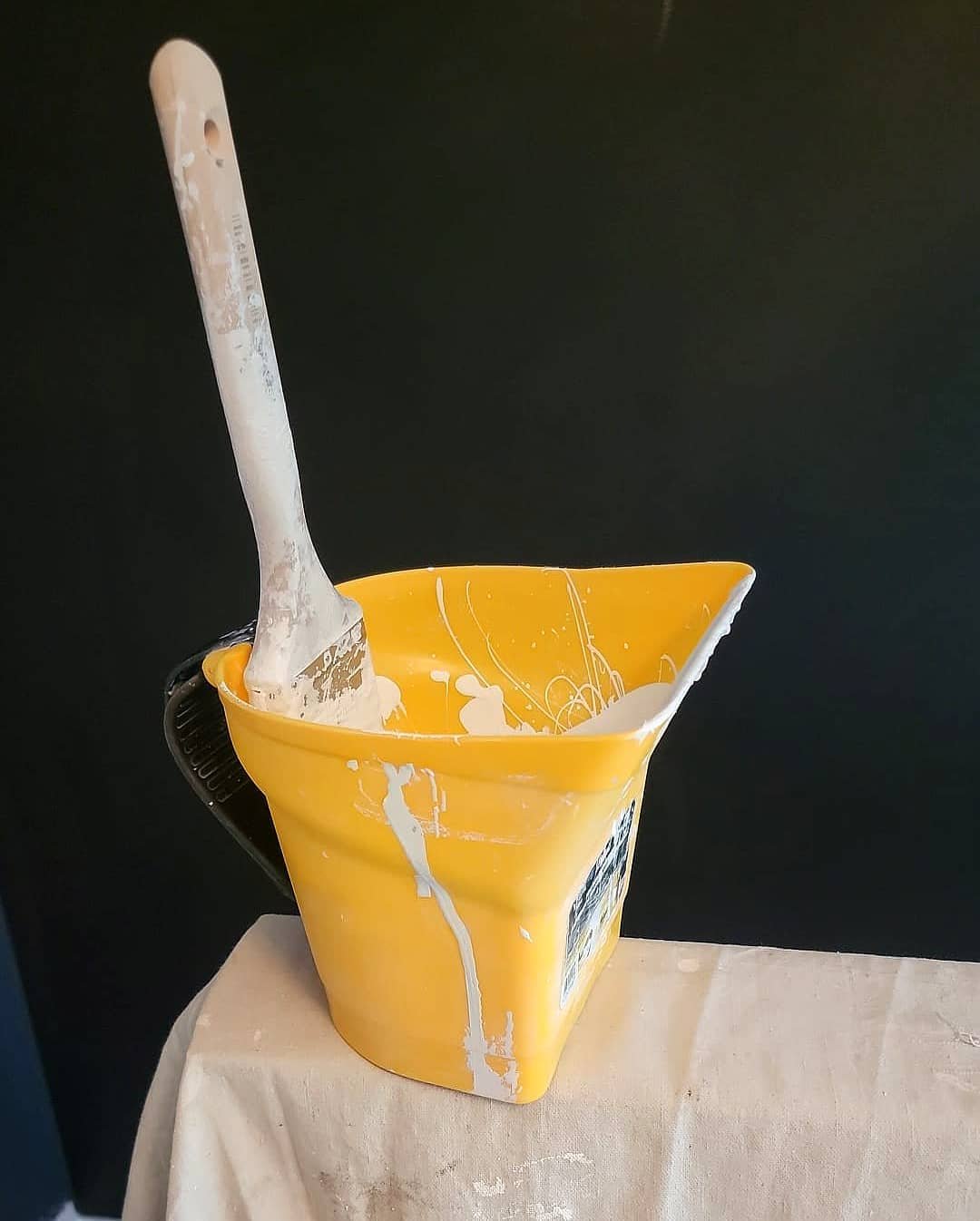 What is your go-to colour when it comes to painting walls? 🖌️

We love the @benjaminmoore Abalone and have found that a lot of our clients really like it, too! This is a classic neutral that goes with almost any space, be it a charming cottage or a 