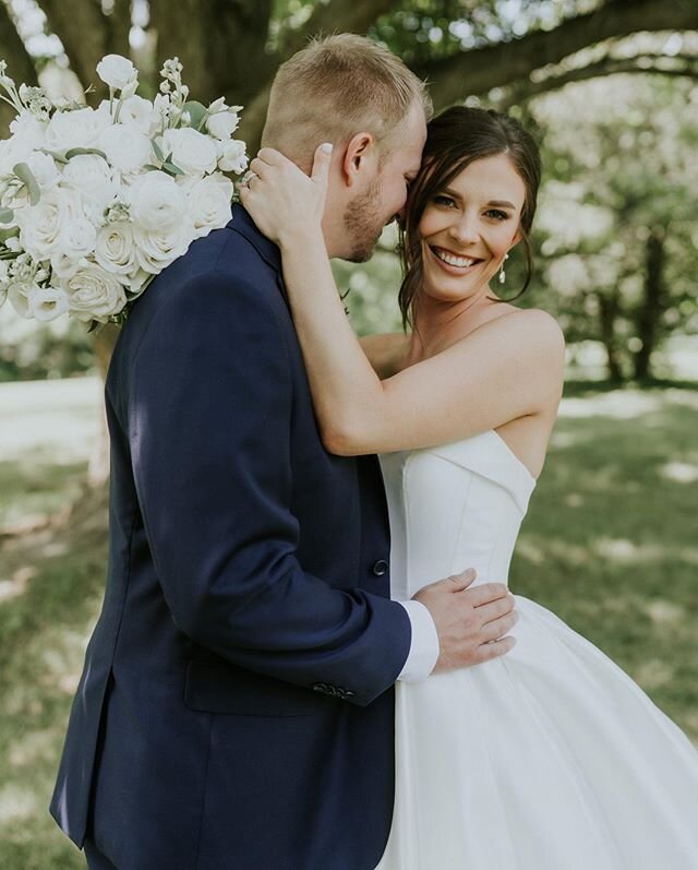 Yesterday @ahavaweddinghouse got to photograph these two and their incredibly beautiful day. 
Huge thanks to @racheljevents @sincerelyjulesstudio @forestboundfilms @julesandjoemusic @blooms_rockbrook @somethingbluwedding for helping put together this