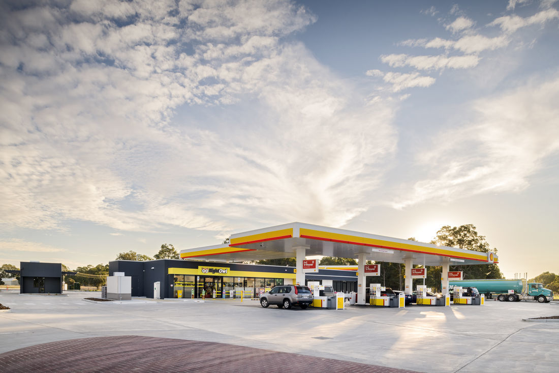 Ravenswood Service Centre Completed and sold in 2018. Located on a 9,500 sqm parcel of land on the corner of Pinjarra and Beacham Roads, the project involved the development of a retail fuel and truck stop for VIVA Energy (Shell), Night Owl convenience store, coffee drive through and associated food and beverage tenancies.