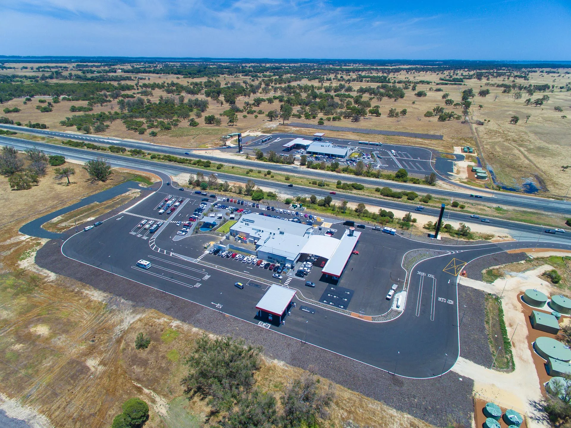 Caltex Forrest Highway Twin Service Centres Completed in 2017 in partnership with Security Capital Australia and sold in 2019, this project is one of only two Freeway Service Centres in WA, with dedicated freeway on/off ramps, the two identical service centres are situated on 6Ha of land on either side of the Forrest Highway (northbound and southbound). Caltex is the anchor tenant for the retail fuel, truck stop and convenience store with an adjoining 150 seat food court tenanted by Miami Bakehouse, Boost Juice, Burger Edge, Chook Bro's, Spice Paradise and Sarba's to Go.