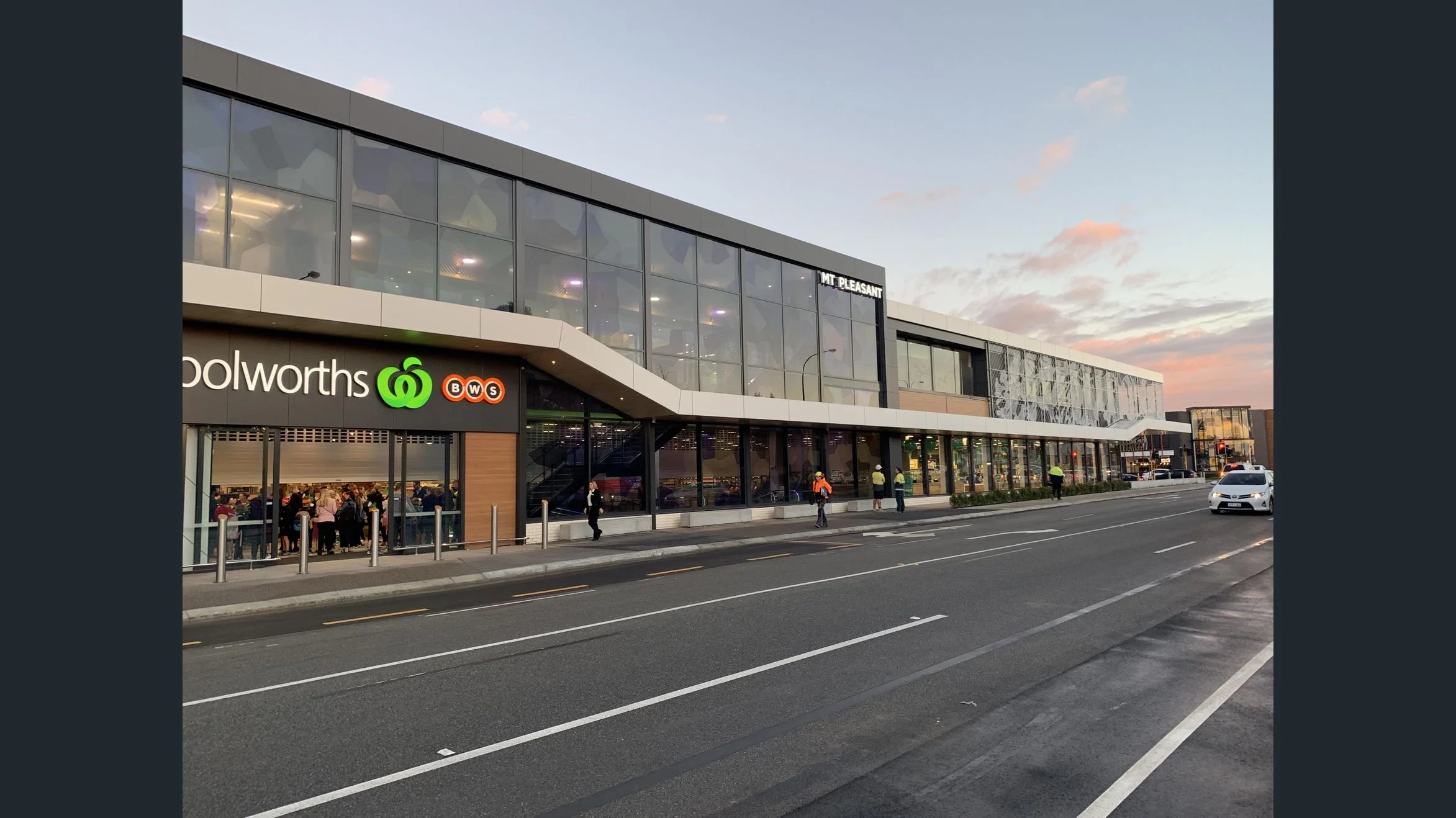 Woolworths Mt Pleasant Completed in 2019, Saracen was responsible for the initial site acquisition and approvals in conjunction with Woolworths. Designed by Hames Sharley, the project represents a new design standard for neighbourhood centres with a Woolworths anchored mixed use development incorporating a medical centre, pharmacy and cafe on a strategically located Canning Highway site on the Applecross/Mt Pleasant border.