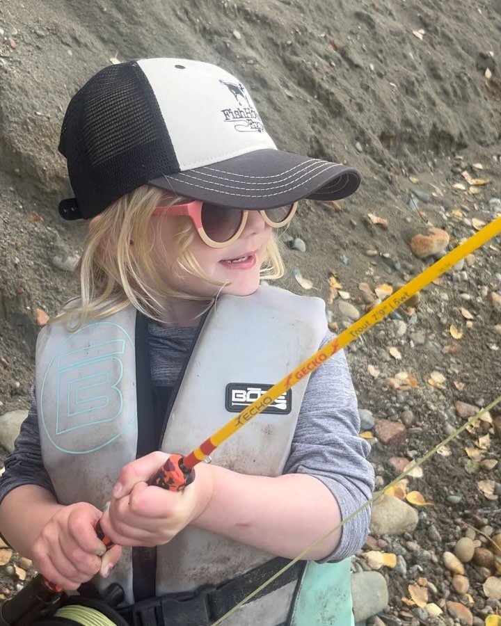 Alder got her first solo fish on the fly! Apologies for the bad filming! But trying to enjoy the moment and catch it on video is tough! 4 years old and getting it! For all the moms and dads getting their littles into fly fishing the Echo Gecko kids r