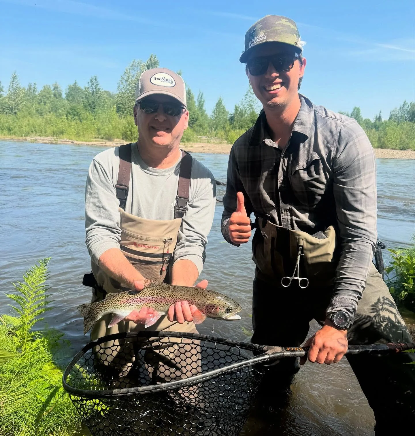 Fish and sun shining is hard to beat! 

#flyfishing #defendthewestsu #wildsalmon #tugisthedrug #nopebblemine #fishing #catchandrelease #nocrowds #barbless #tugismydrug #guideslife #flyguides #alaska #flyfishalaska #repyourwater #fishporn #wildplaces 