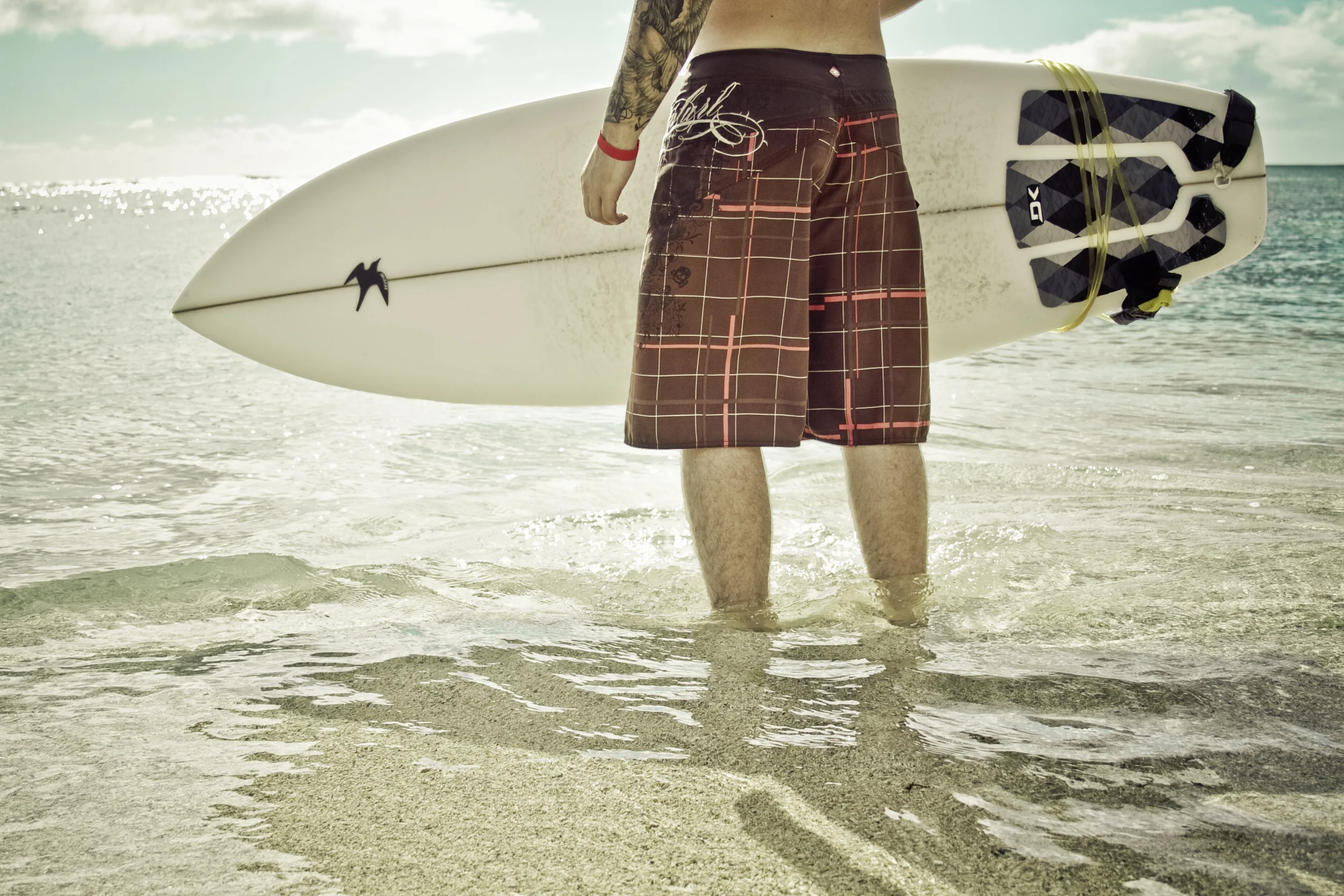 Christina Foret: Writer + Photographer. Honolulu, HI. Waikiki Surf.