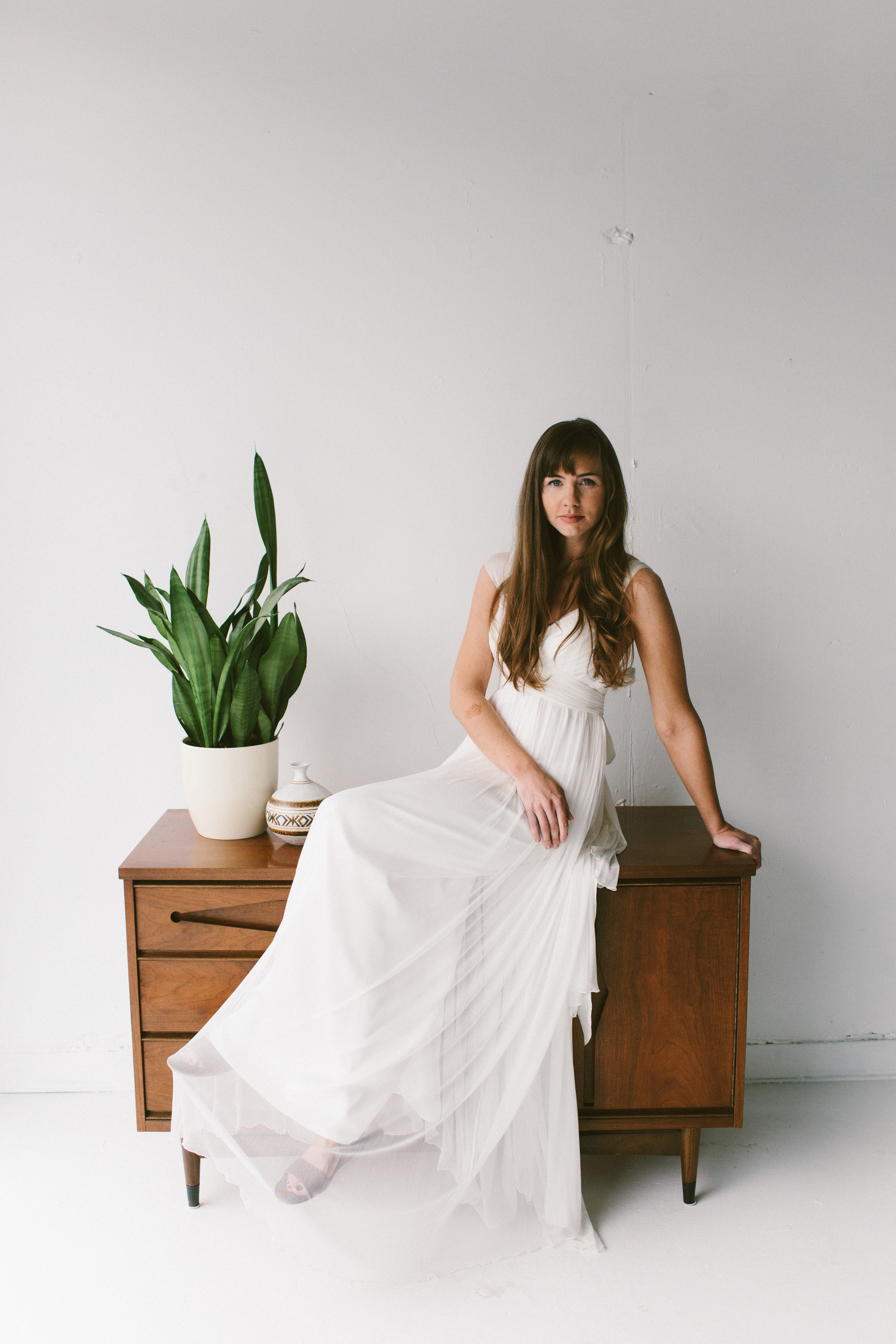 Styled Bridal Brunch. A modern palate with earth tones, natural materials, and mid-century design. Photography by Christina Foret. Venue & Styling by Atomic Furnishing in Asheville, North Carolina. 