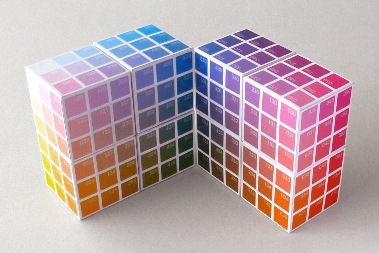 2 sets of 4 Cubes each
