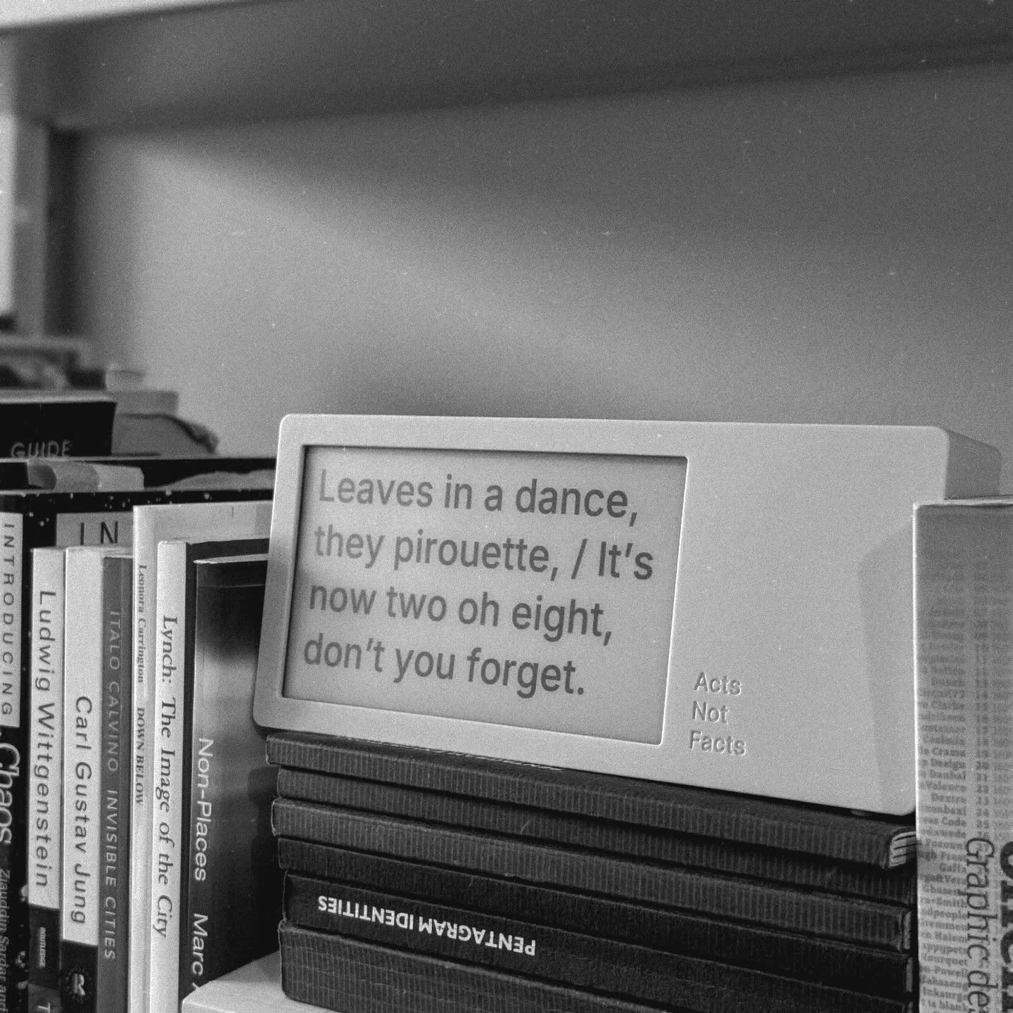 Woo! Poem/1 test unit is here from @genmon / #actsnotfacts - and it's as cute as a button. From box to poem in minutes.