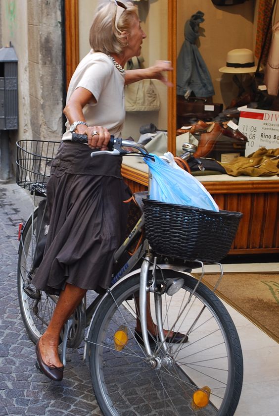 Is anyone else getting a sort of sexy Italian Helen Mirren vibe from this pic ?