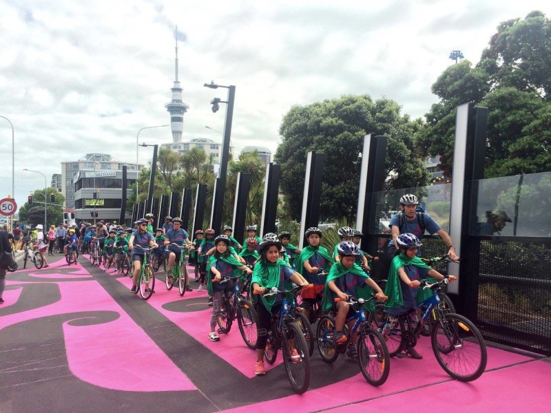 Schoolkids using the Auckland Lightpath instead of a PS4