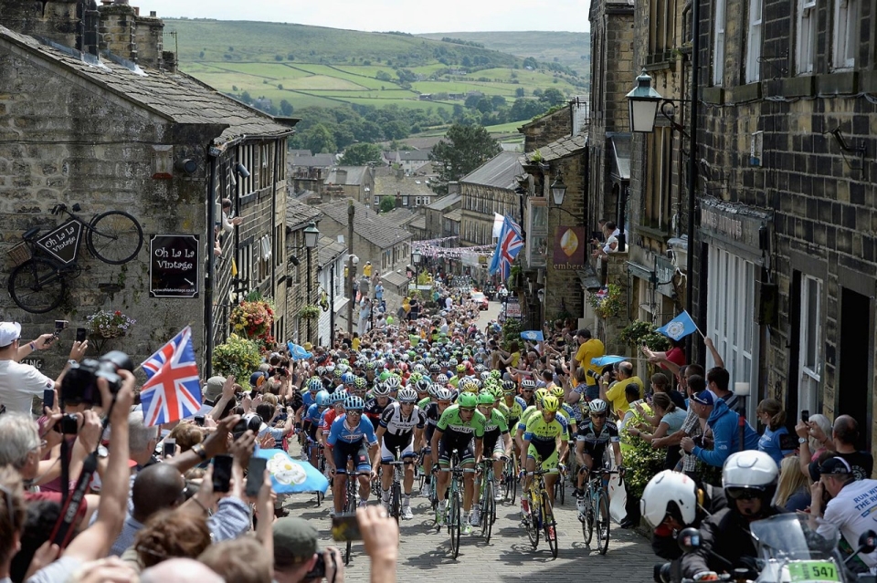 The 2015 Tour de France Grand Depart from Yorkshire. Eeh by gum ! 