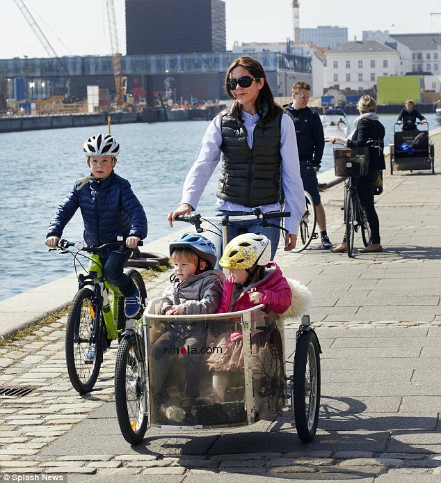 Australian-born Crown Princess Mary of Denmark, riding a Nihola Family Cargo bike, with the Danish Royal children.
