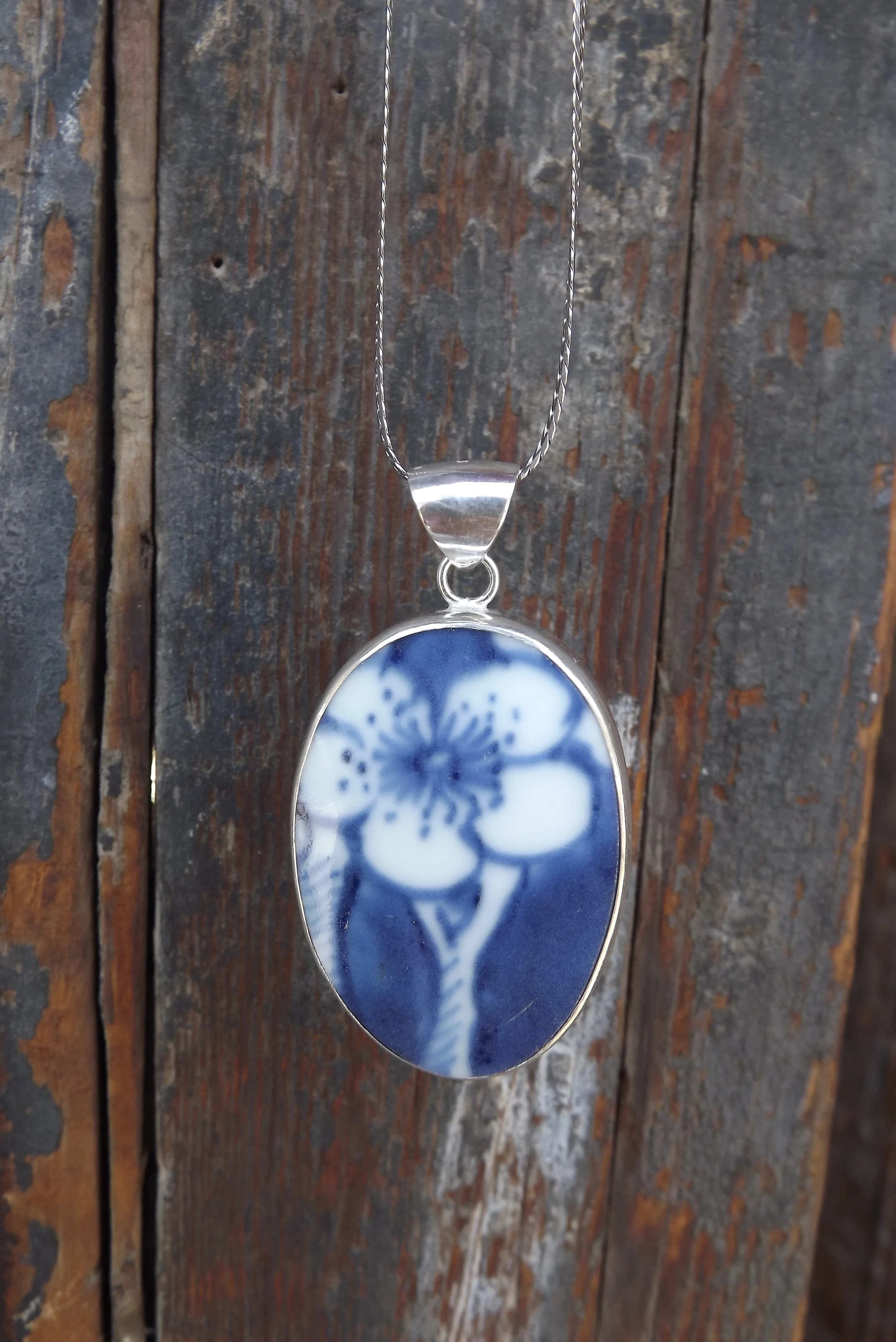 Blue and white plum blossom pendant