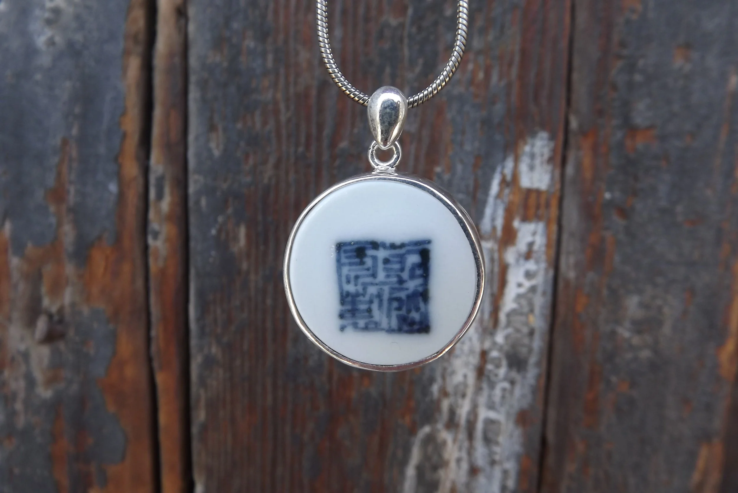 Chinese antique porcelain fine jewelry handmade sterling silver blue and white reign mark pendant