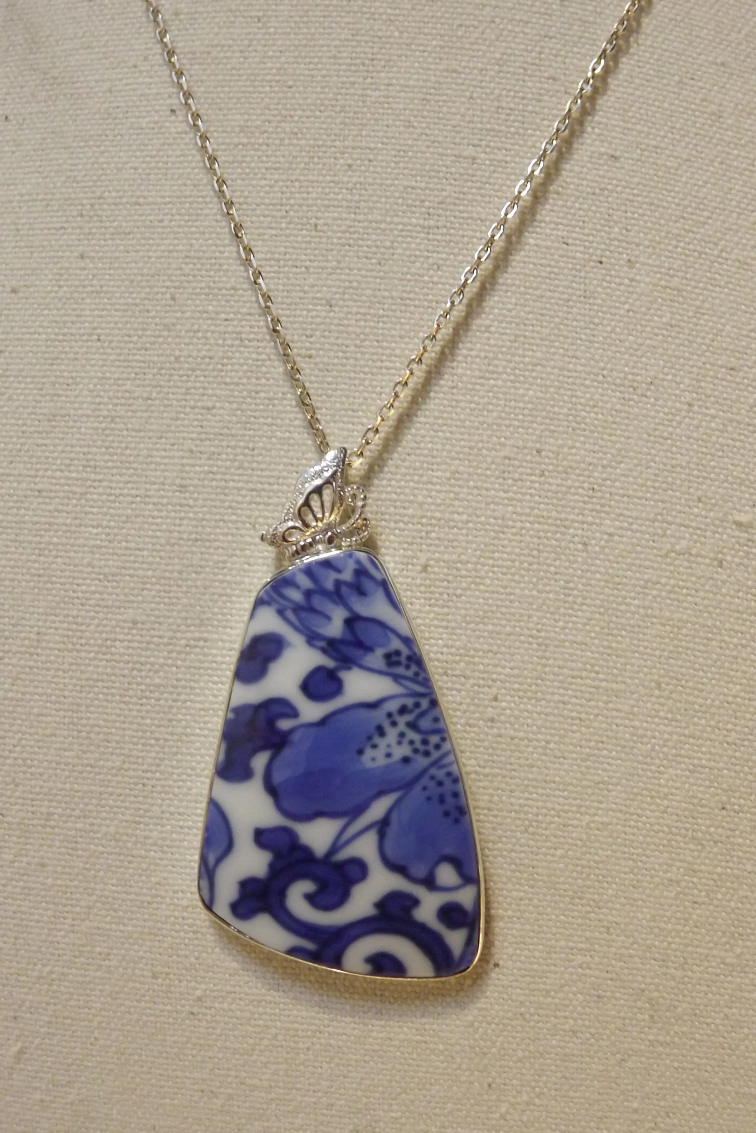 Chinese antique porcelain fine jewelry handmade sterling silver blue and white butterfly lingers over the flower pendant