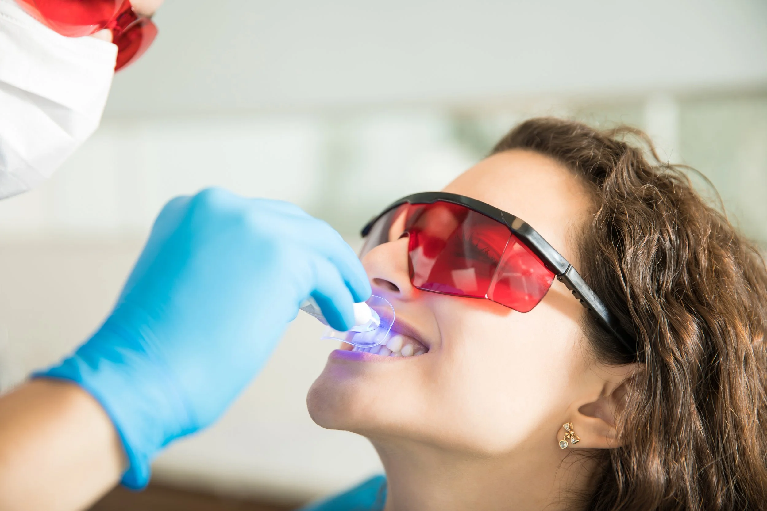 What to Expect from Professional Teeth Whitening at McKinney’s Top Clinics