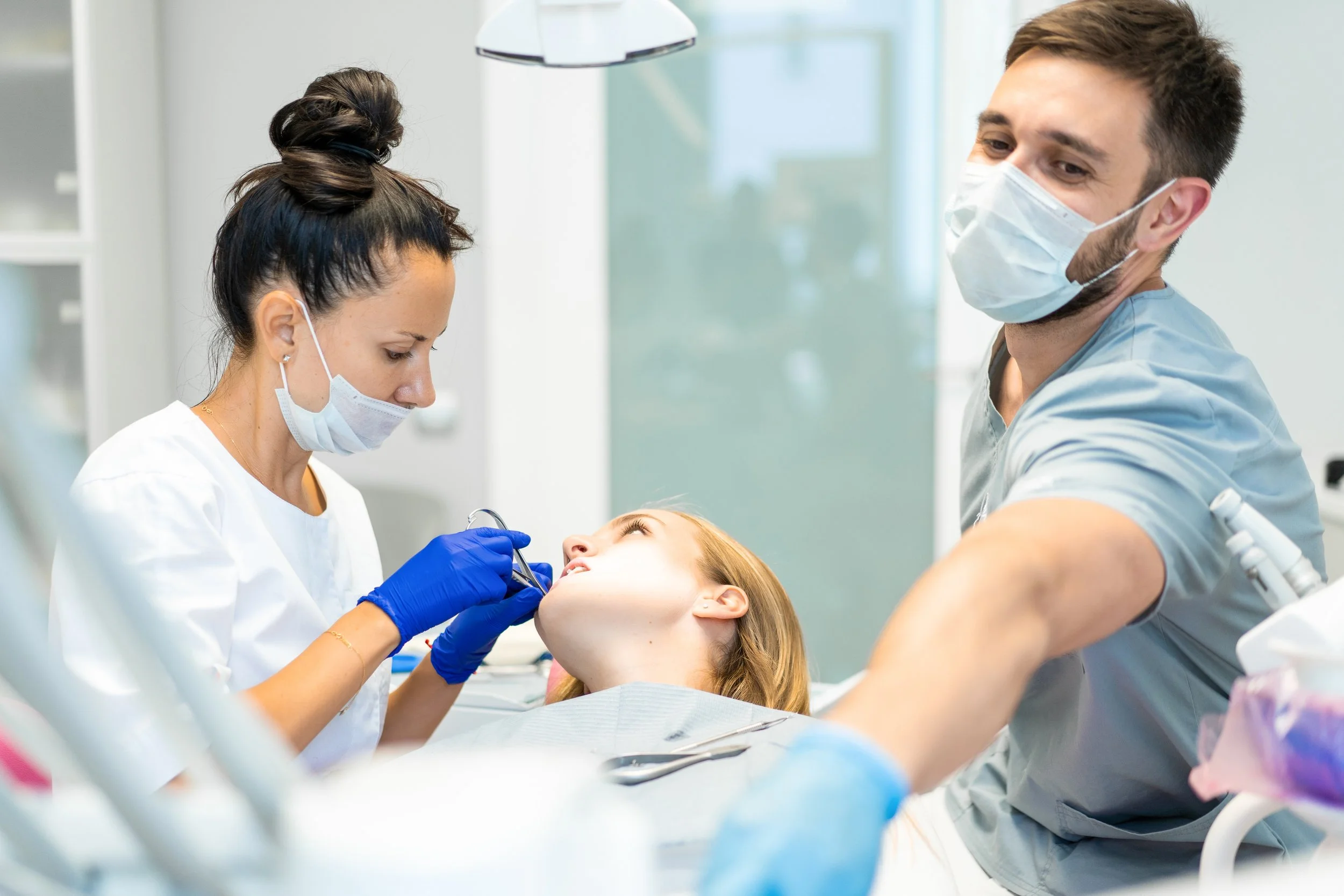 Emergency Dentist Guide to Treating Broken Teeth Quickly and Safely
