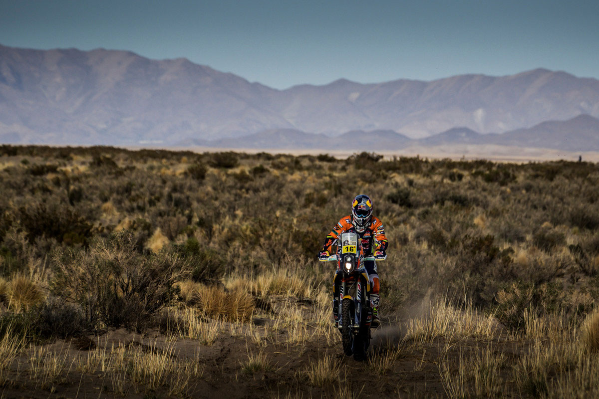 Matthias Walkner finished his day down the order at 20th place after having lost 33.06 minutes. He is now fifth overall, 29 minutes behind Sunderland.