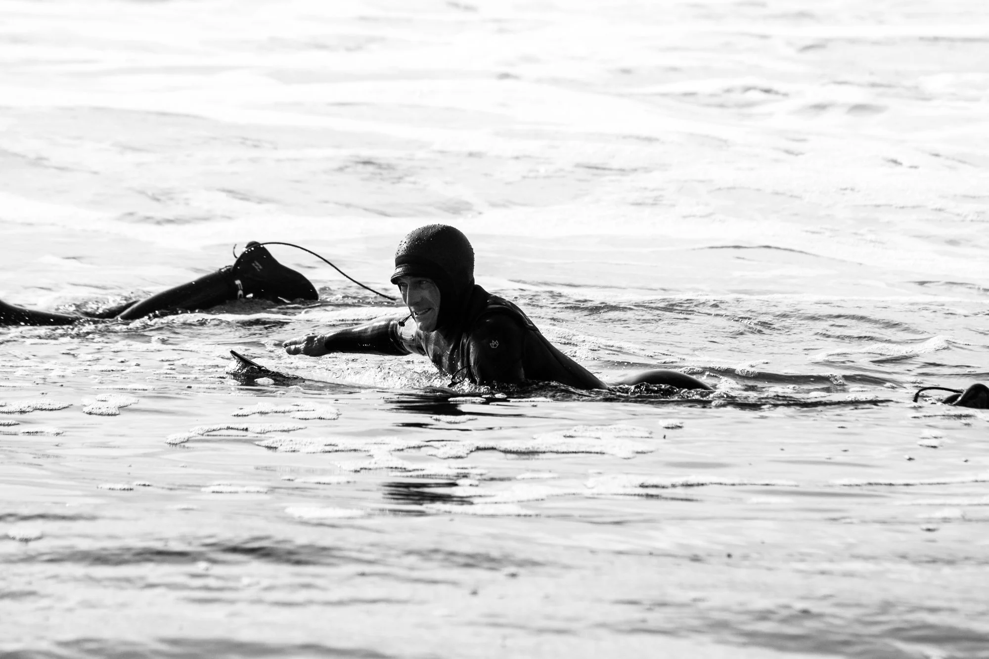  Our group had left at dawn two days earlier, exchanging hustle and bustle of Tofino against the tranquility of the sea. Slipped under a morning mist that waltzed in the air, clinging to the bursts of sky between the lots and the treetops that dot th