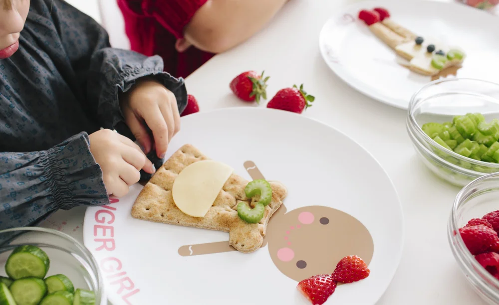Have fun with Food! Plates + Photo: dylbug
