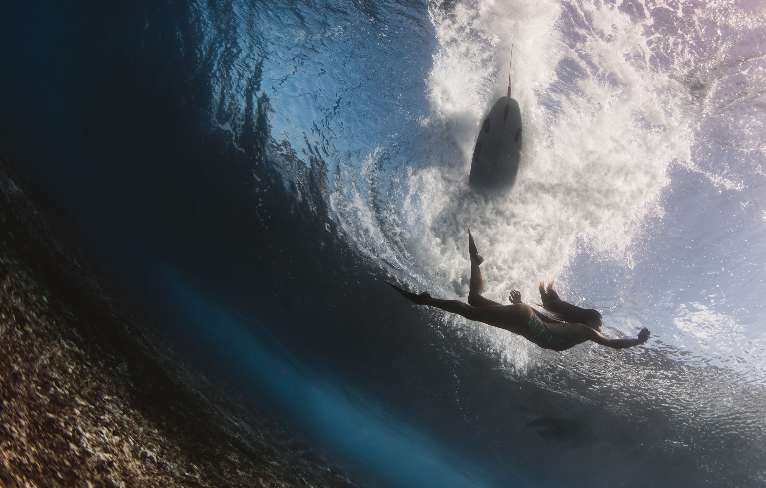 surfer and model pipeline - matt porteous 