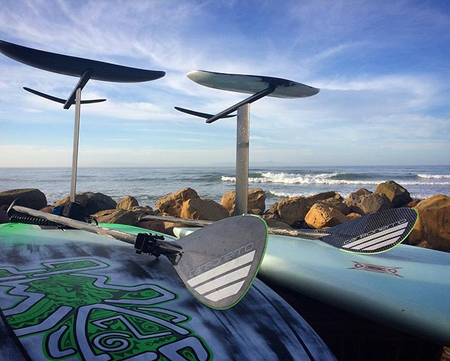The only way to fly ✈️✈️✈️ Carbonerro Paddles and Pelican Surffoils the perfect combination for a smooth flight! @pelicansurffoils @waynerichsurfboards @vamolife #standuppaddle #sup #paddle #paddlesurf #supfoil #surffoil #surffoil #stand_up_paddle #s