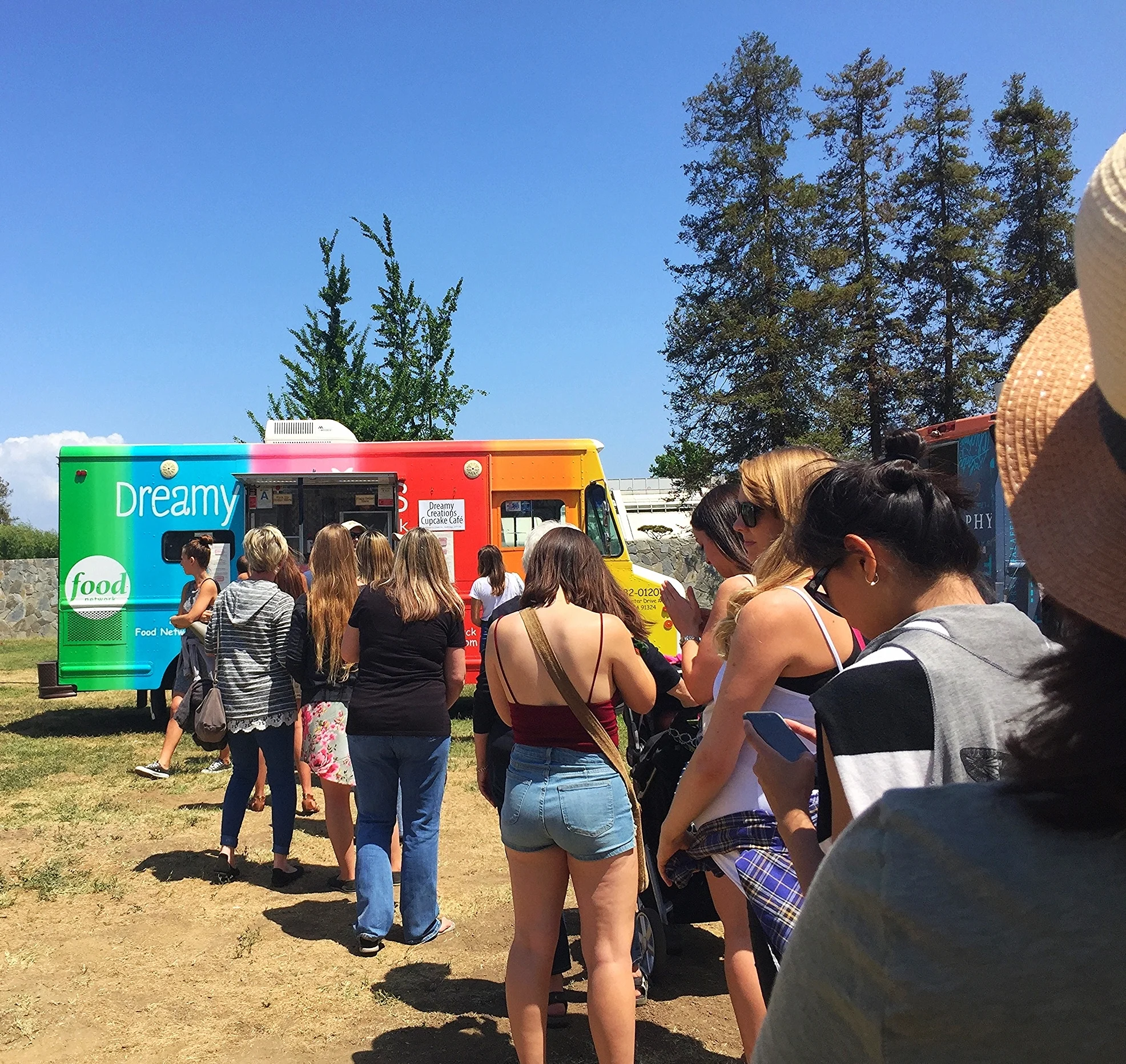 Dreamy Creations ran out of vegan cupcakes before I got to them :(