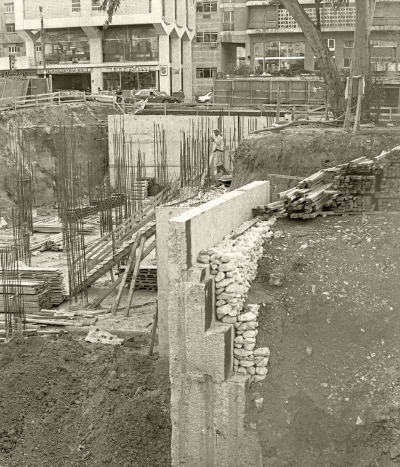 Luís BarreiraCentro de Arte Moderna (construção), 1981FotografiaGelatin-Silver Print