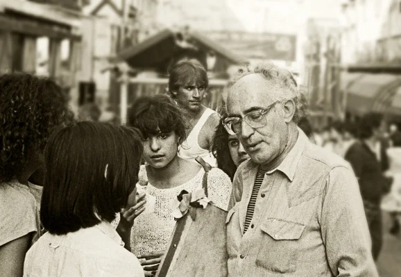 Luís Barreira Lagoa Henriques (Escultor, Professor na ESBAL) Chiado, Lisboa, 1984 Fotografia Gelatin-Silver Print arquivo: F_022_4320, 1984