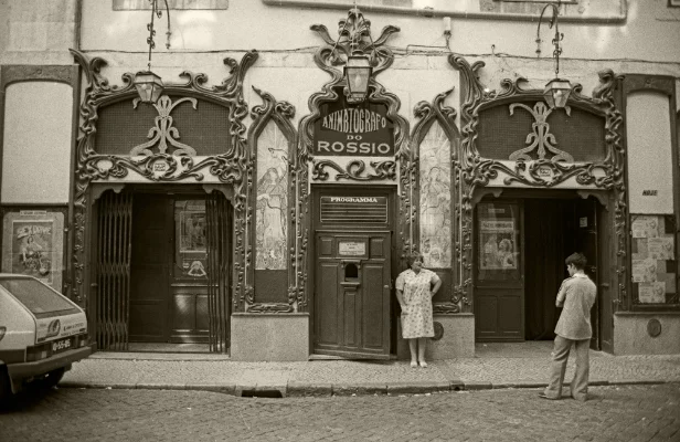 Luís Barreira Animatógrafo do Rossio, Lisboa, 1988 Fotografia Gelatin-Silver Print série: street photography arquivo: F_042_5141, 1988