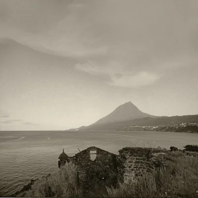 Luís Barreira Ilha do Pico - Açores, 1995 Fotografia Gelatin-Silver Print serie: arquivo: F_209_12357, 1995