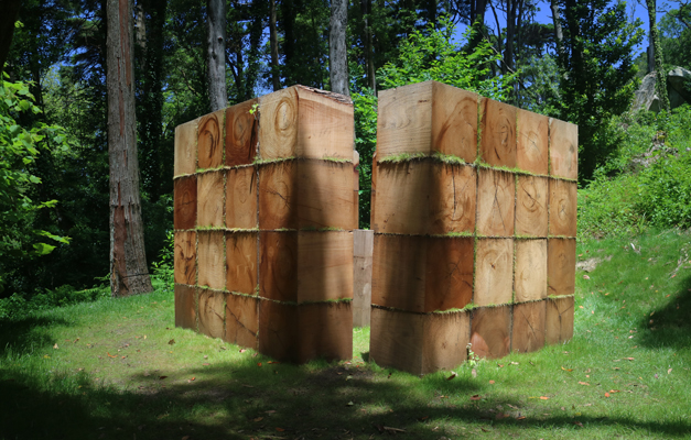 Bosco Sodi, Sem título, 2016"Trabalhei a estrutura com cubos de madeira, pois o uso destes materiais permite que as variações de textura e cor proporcionem o espaço. Assim, a imaginação participa."Exposição Point of View no Palácio da Pena, sintra
