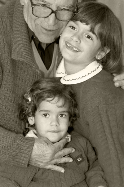 Luís Barreira Avô e netas, 1997 Fotografia Gelatin Silver print Série: Album