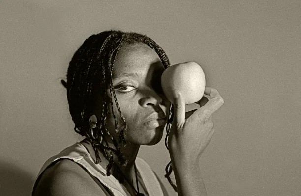 Luís Barreira an apple (unknown), 1994 Fotografia Gelatin Silver print