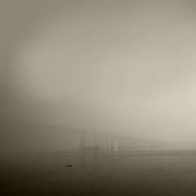 Luís Barreira Nevoeiro - Ponte Vasco da Gama - Lisboa, 2013 Fotografia Série: no parque