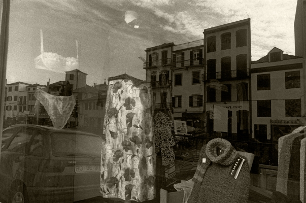 Luís Barreira Montra, Funchal, 1997 Fotografia Gelatin Silver print Série: velaturas arquivo: F_343_8325, 1997